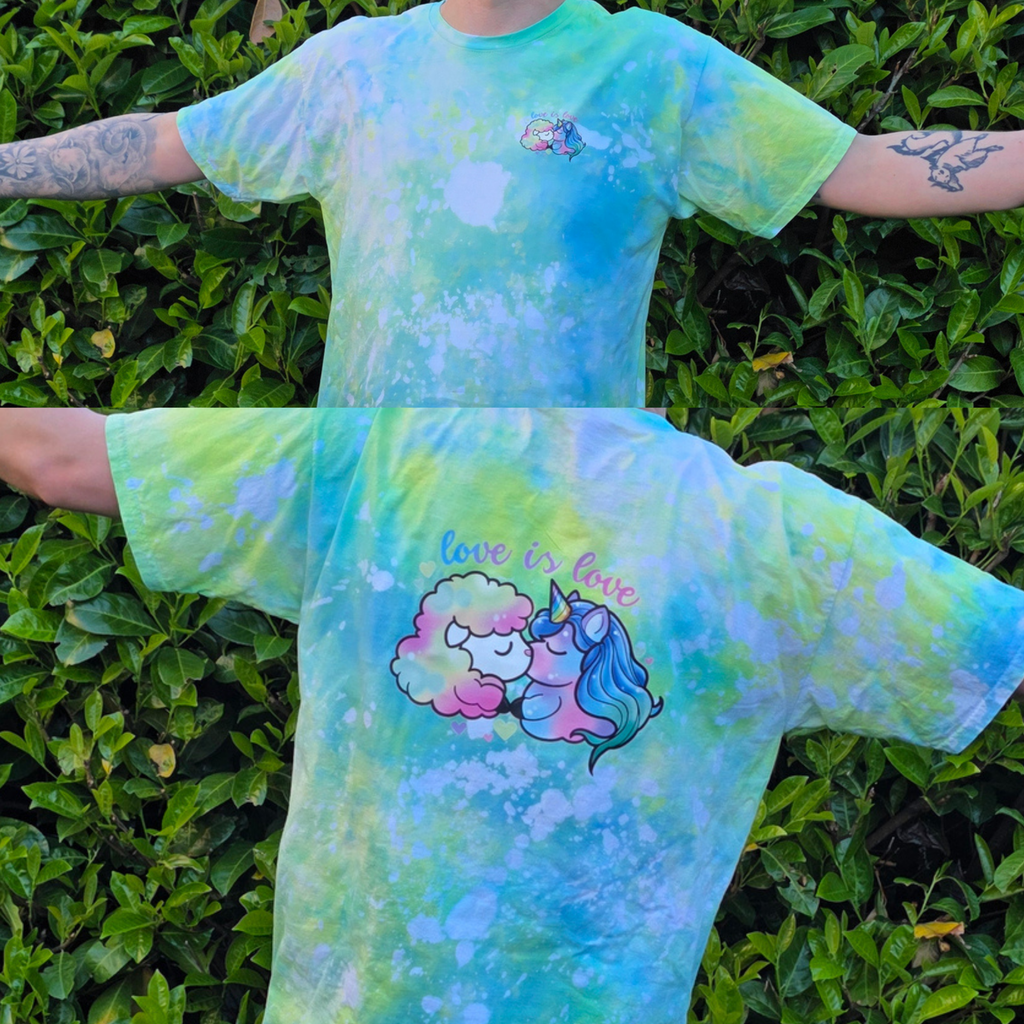 T-Shirt "LoveIsLove" - UNIKAT